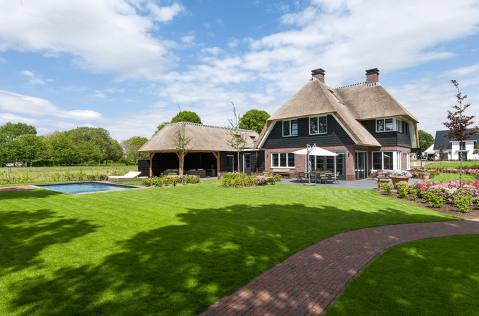 Tijdloze architectuur en elegantie verwerkt in jouw landelijke villa